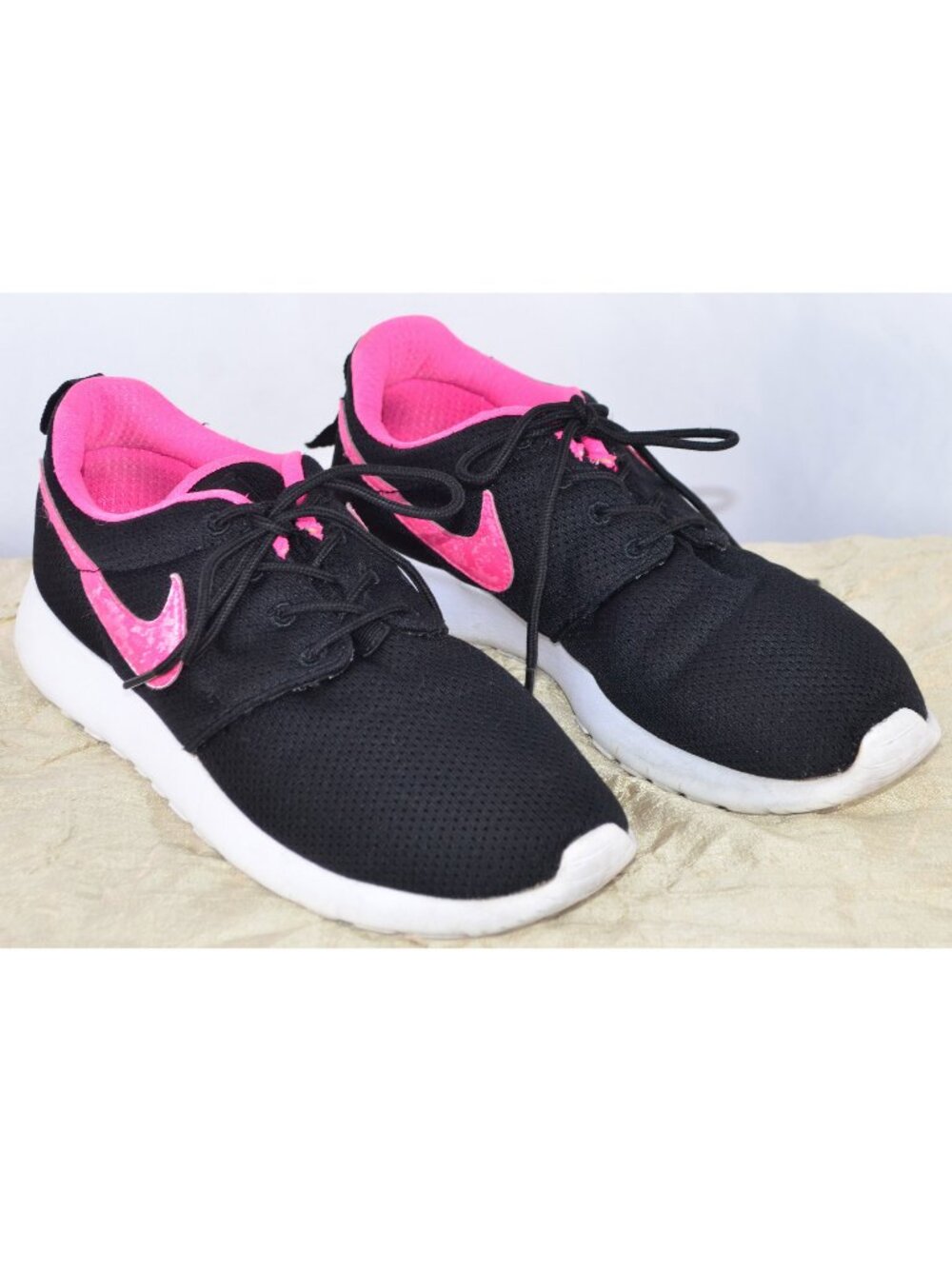 Nike Roshe One Sneakers Black/Pink Youth Size 4.5